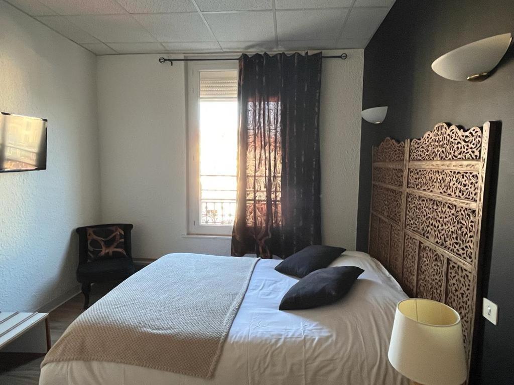 Hotel Du Pot D'Etain ชาลงส์-อ็อง-ชองปาญ ภายนอก รูปภาพ